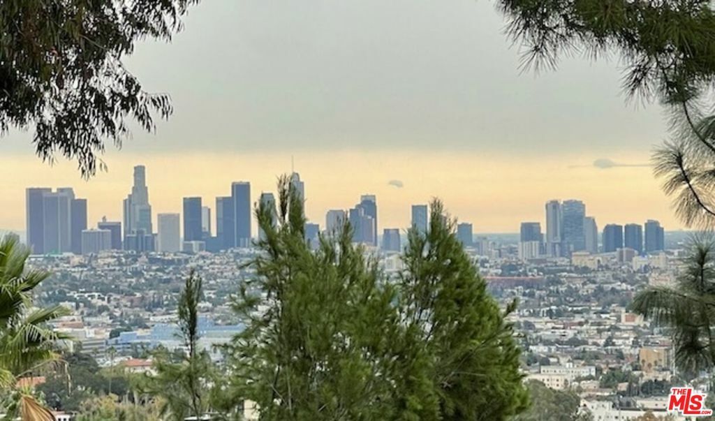 Property Photo: 5506 Ridge Oak Drive CA 90068