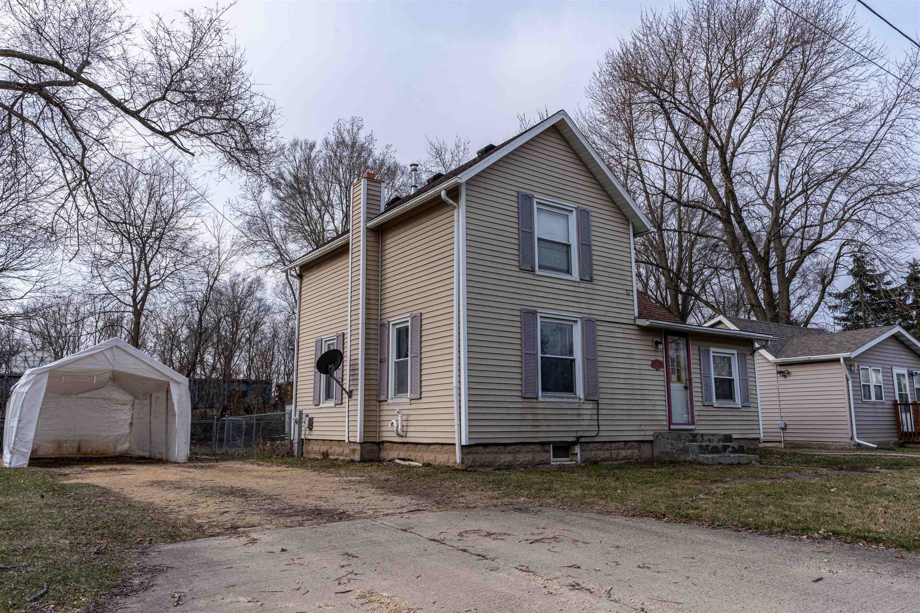 Property Photo:  206 W Pacific Street  IL 61020 