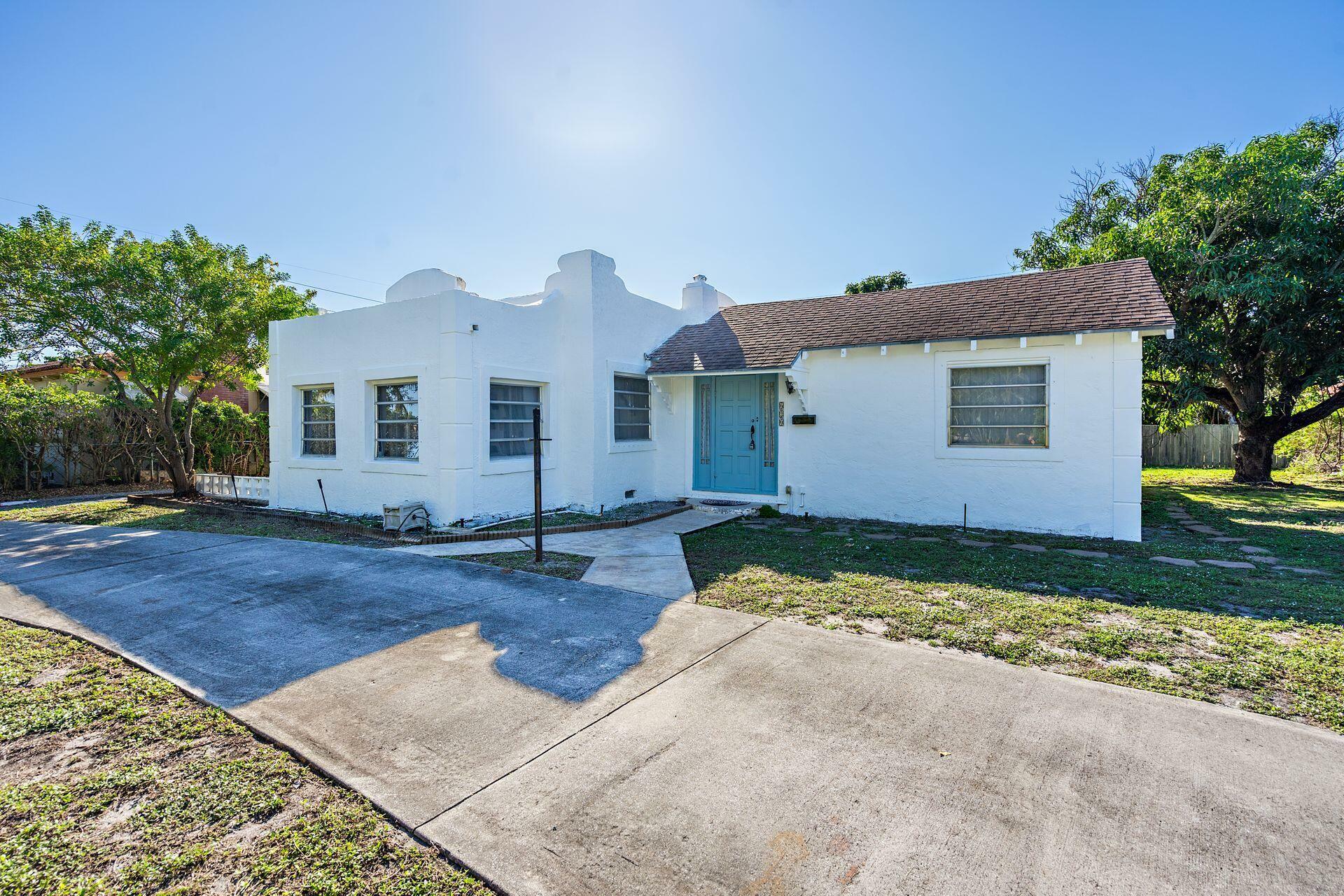 Property Photo: 620 Winters Street FL 33405