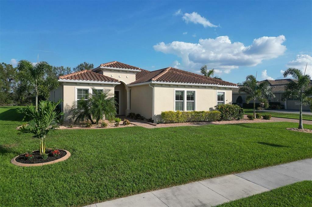 Property Photo: 503 167th Boulevard E FL 34212