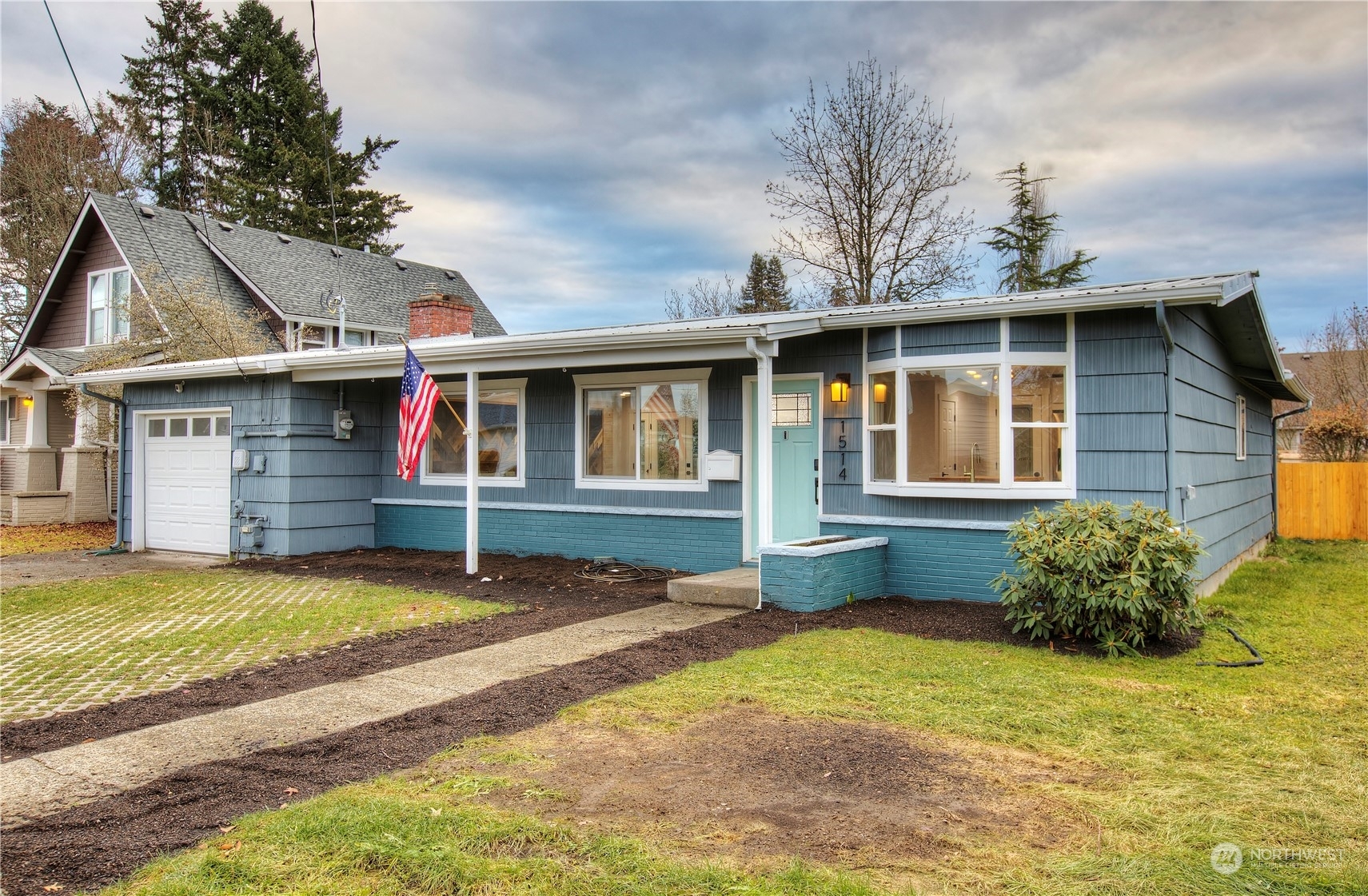 Property Photo:  1514 W Pioneer Avenue  WA 98371 