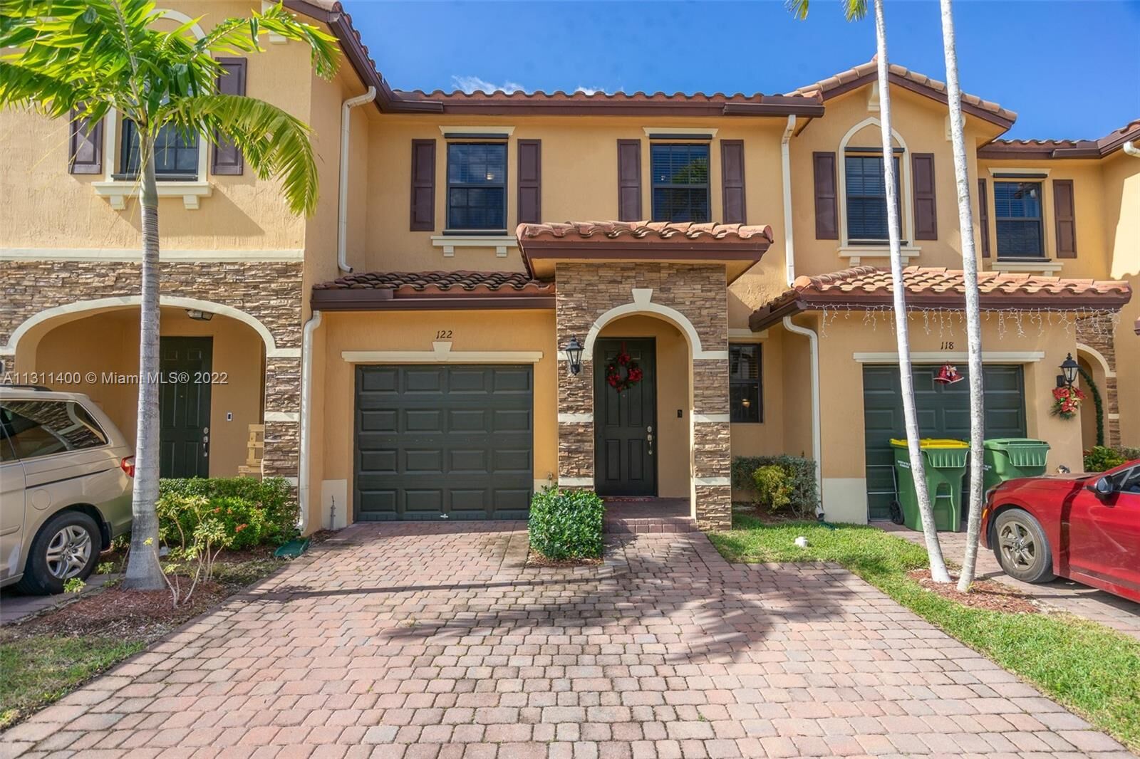 Property Photo:  122 SE 33rd Ter 122  FL 33033 