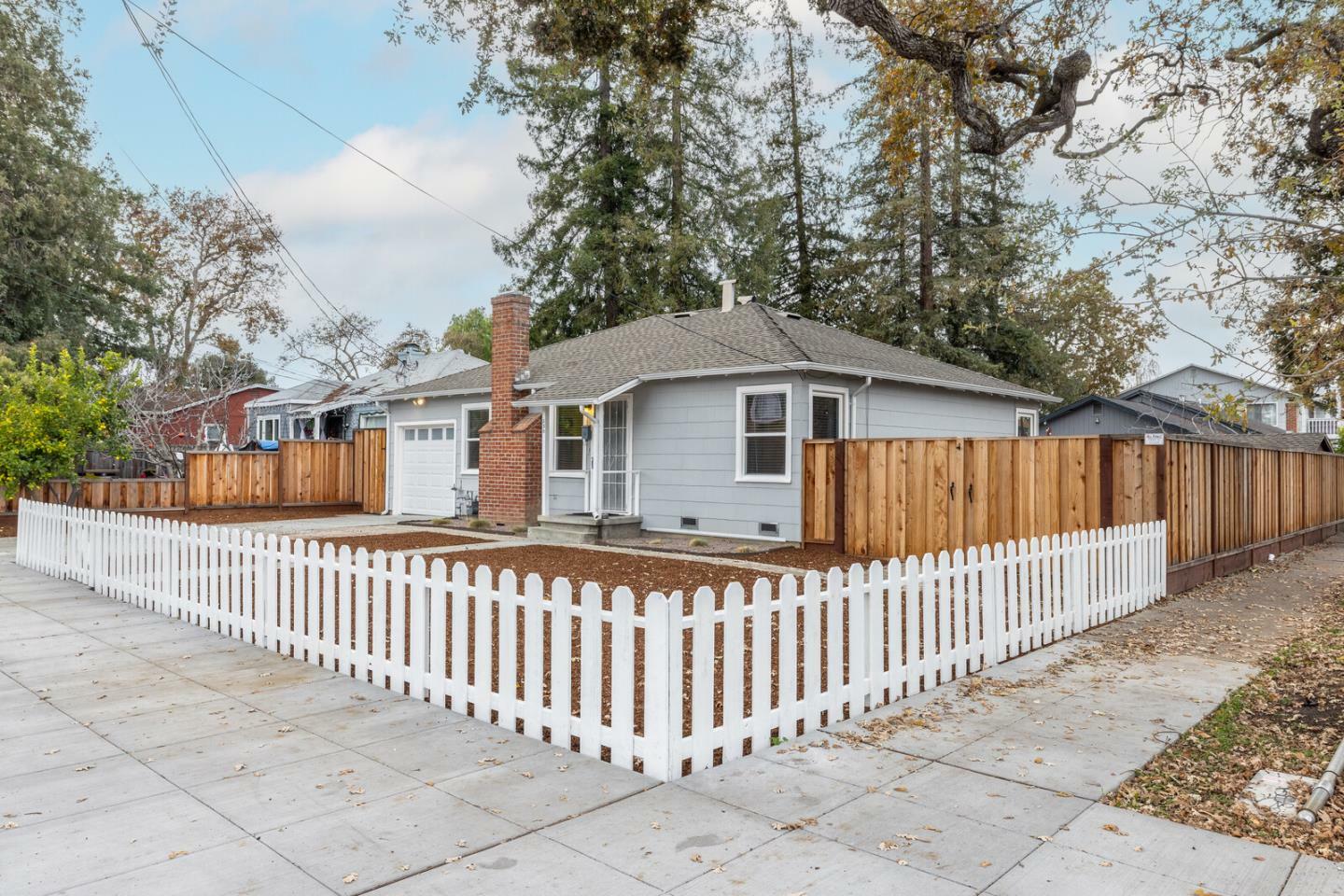 Property Photo:  230 Redwood Avenue  CA 94061 