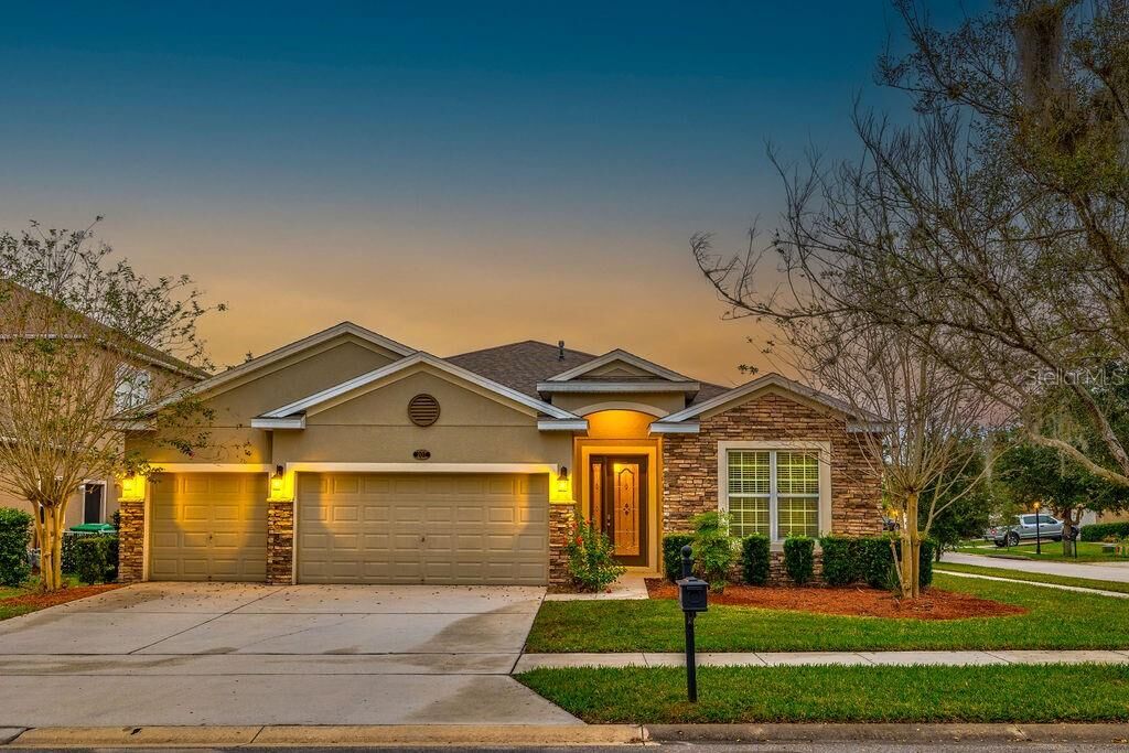 Property Photo: 207 Appleton Lane FL 32724