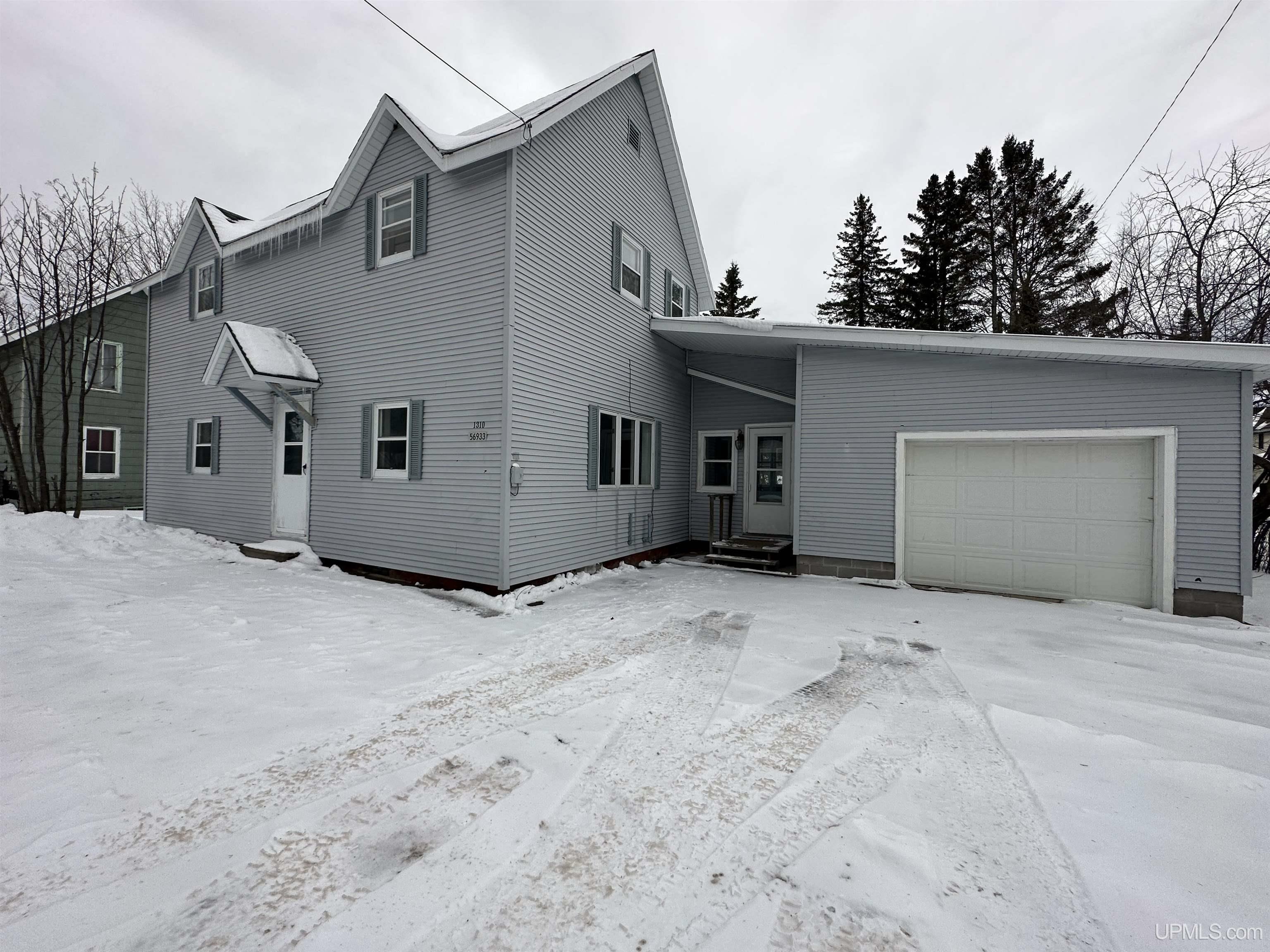 Property Photo:  56933 Rockland St  MI 49913 