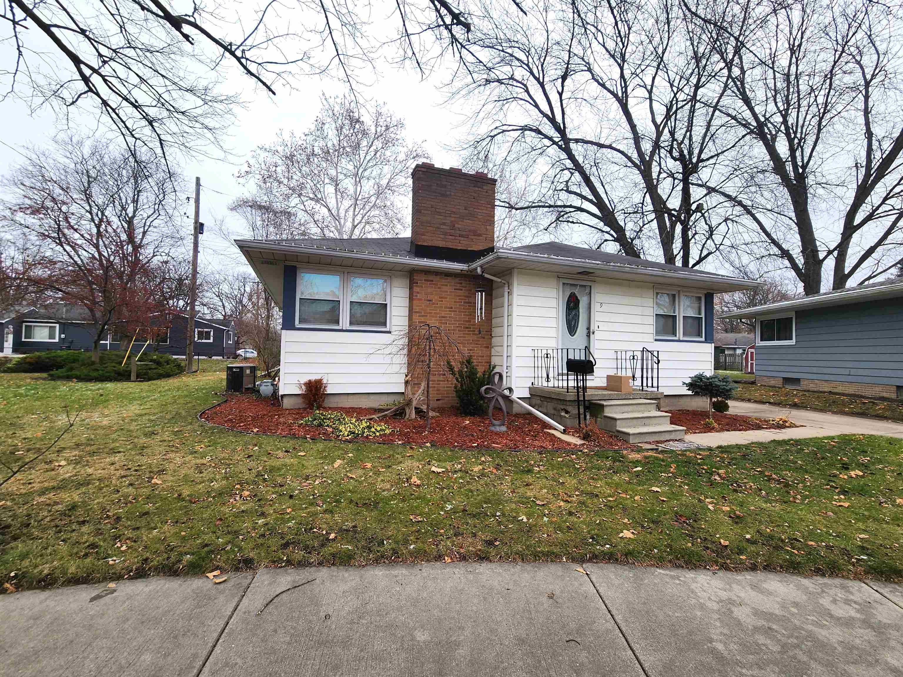 Property Photo:  9 Oakland Ct  MI 48732 