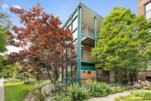 Property Photo: 7606 N Eastlake Terrace 3A IL 60626
