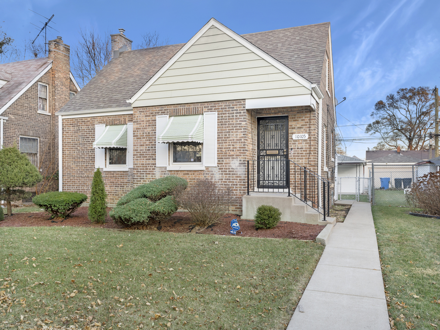 Property Photo: 10105 S Calhoun Avenue IL 60617