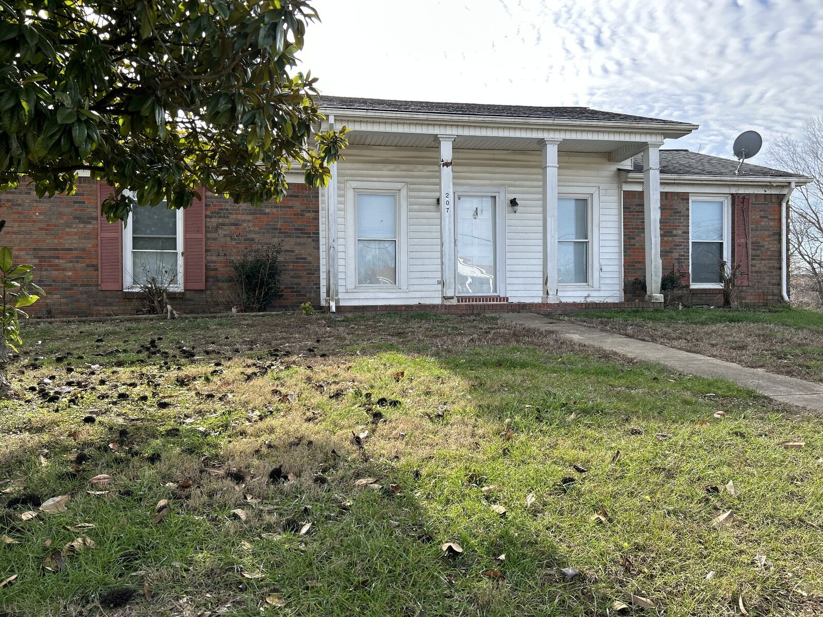 Property Photo:  207 Rw Gordon Dr  TN 37172 