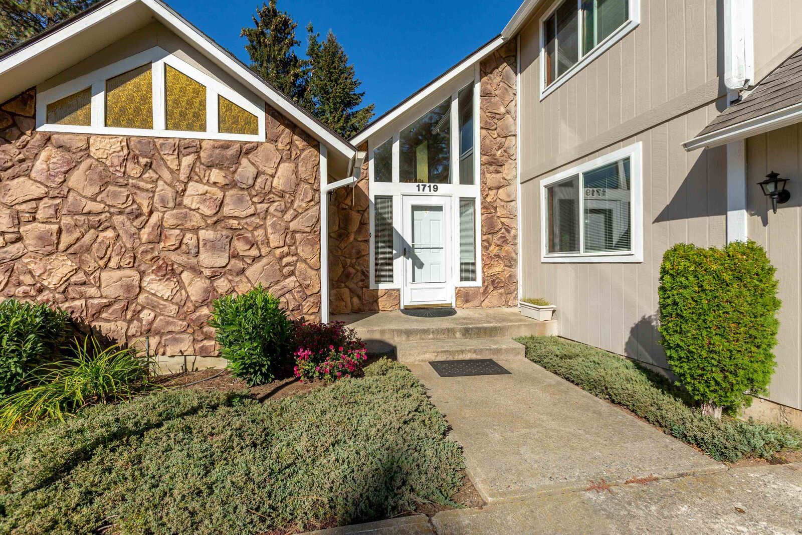 Property Photo:  1719 E 50th Ave  WA 99223 