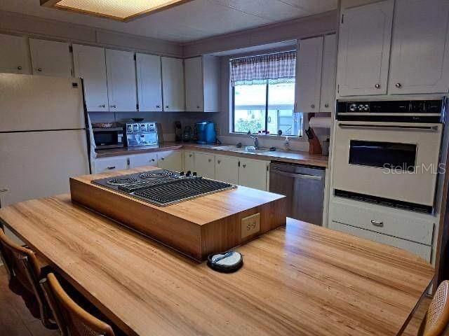 Property Photo:  3121 Birkdale Drive  FL 34690 