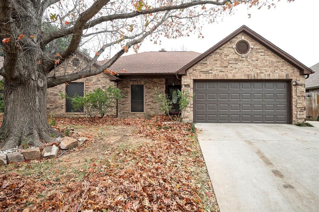 Property Photo: 408 Sandra Drive TX 75057