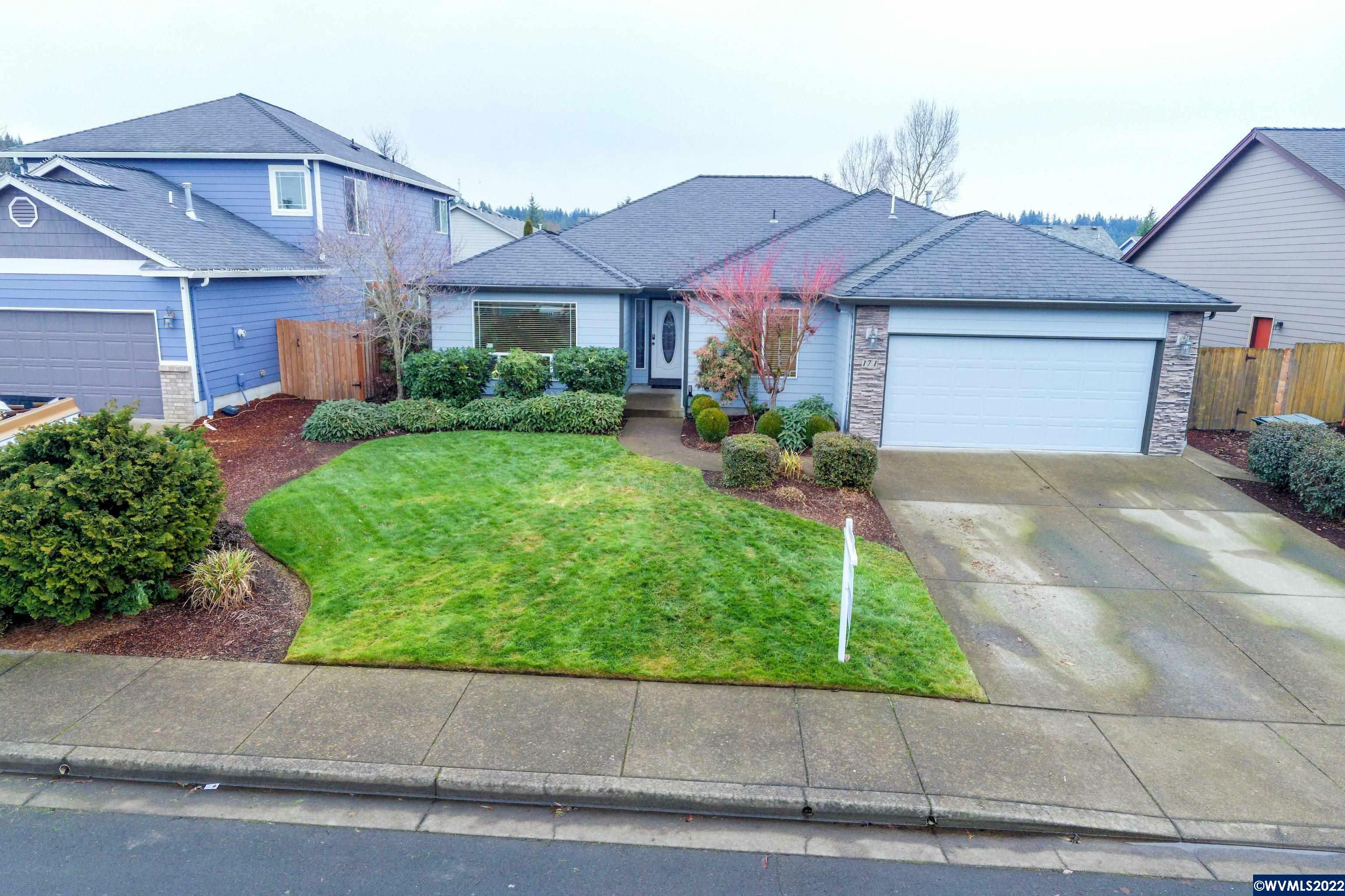 Property Photo: 171 10th St OR 97352