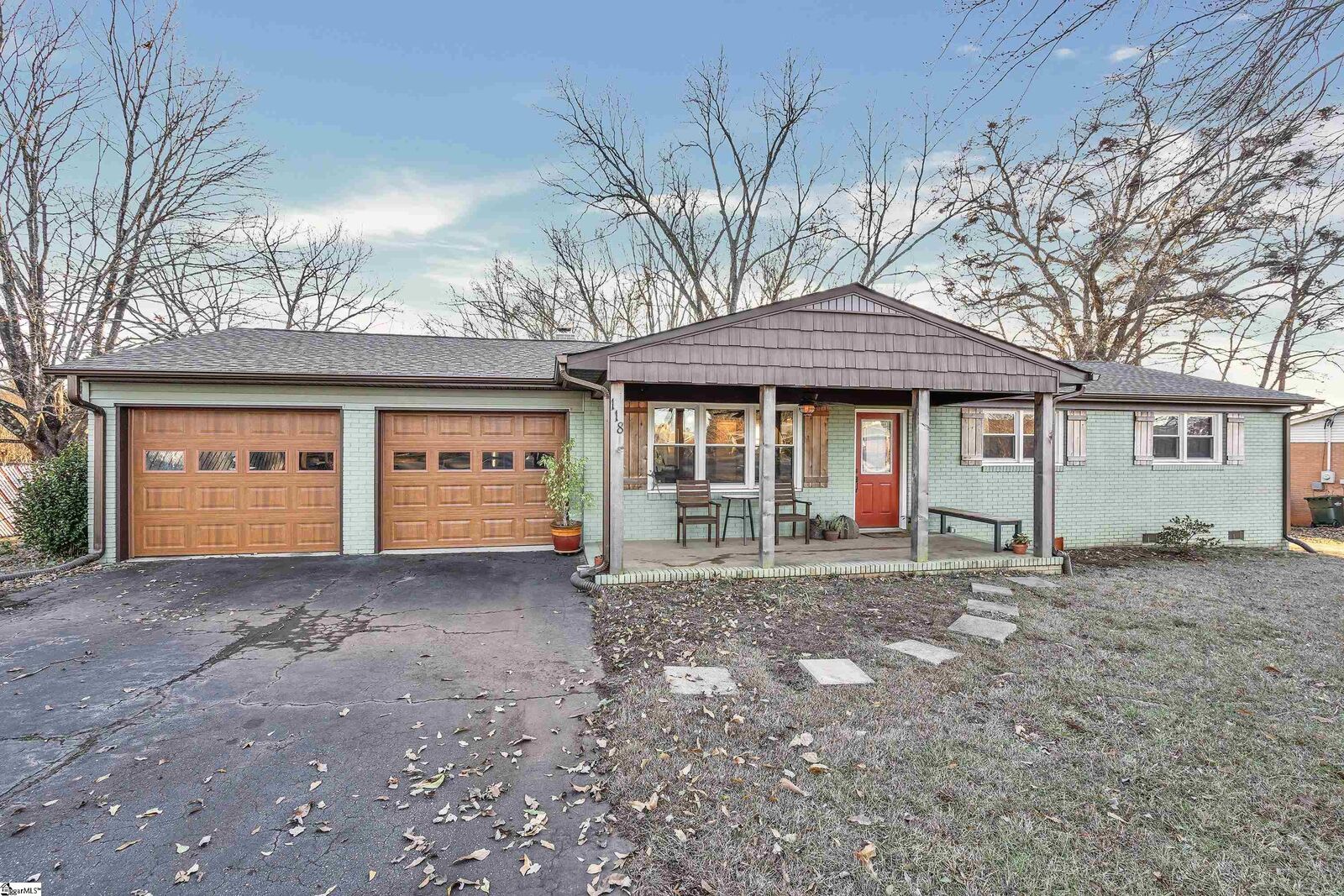 Property Photo: 118 E Hill Drive SC 29640