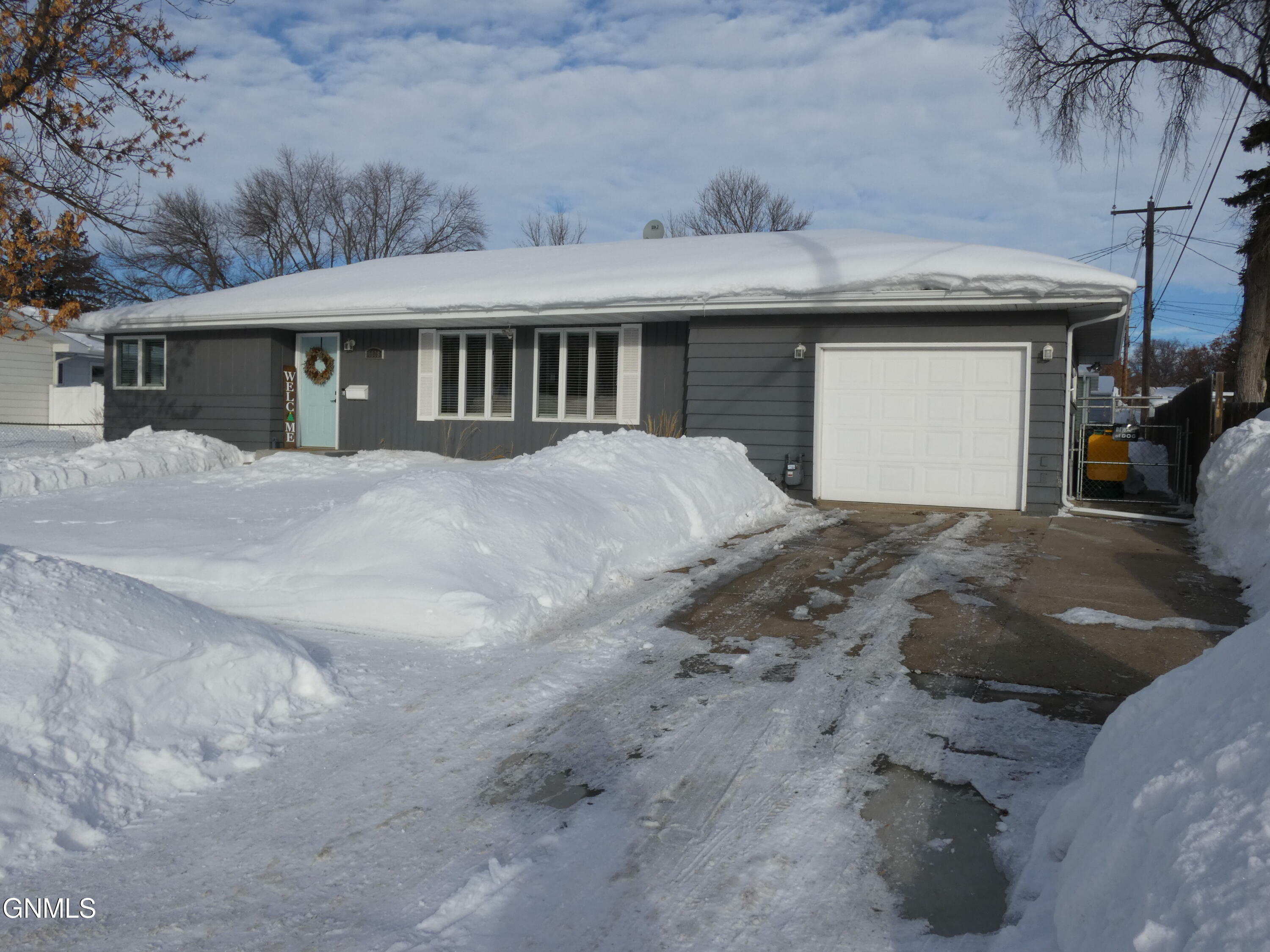 Property Photo:  1808 Braman Avenue  ND 58501 