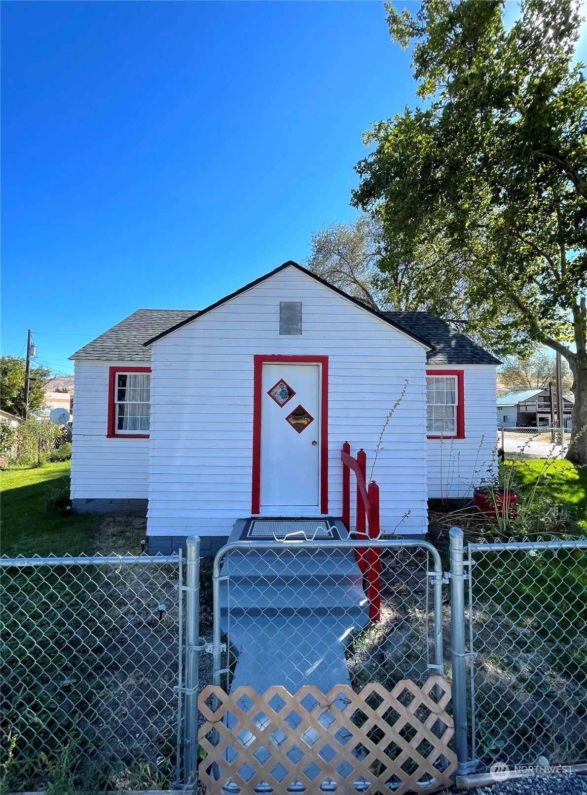 Property Photo: 135 S 5th Avenue WA 98840