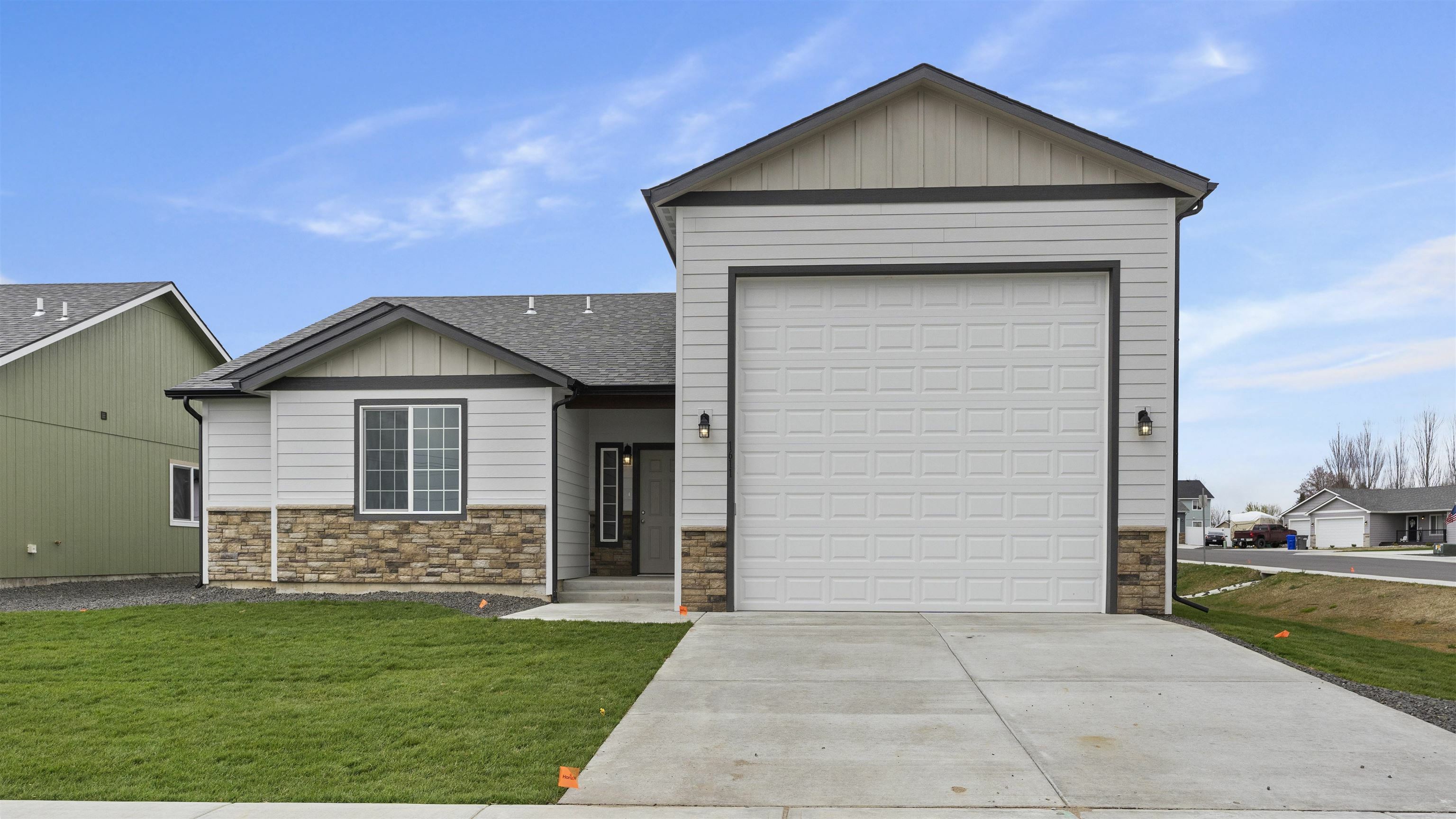 Property Photo: 1611 E First St WA 99006