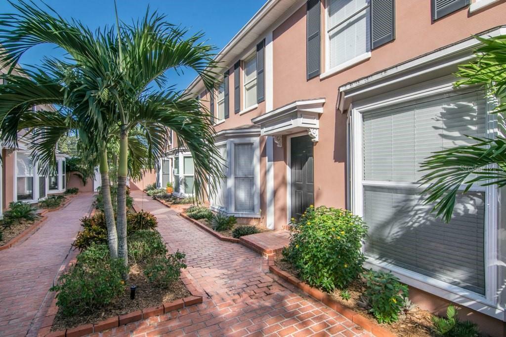 Property Photo:  301 S Bungalow Park Avenue A  FL 33609 