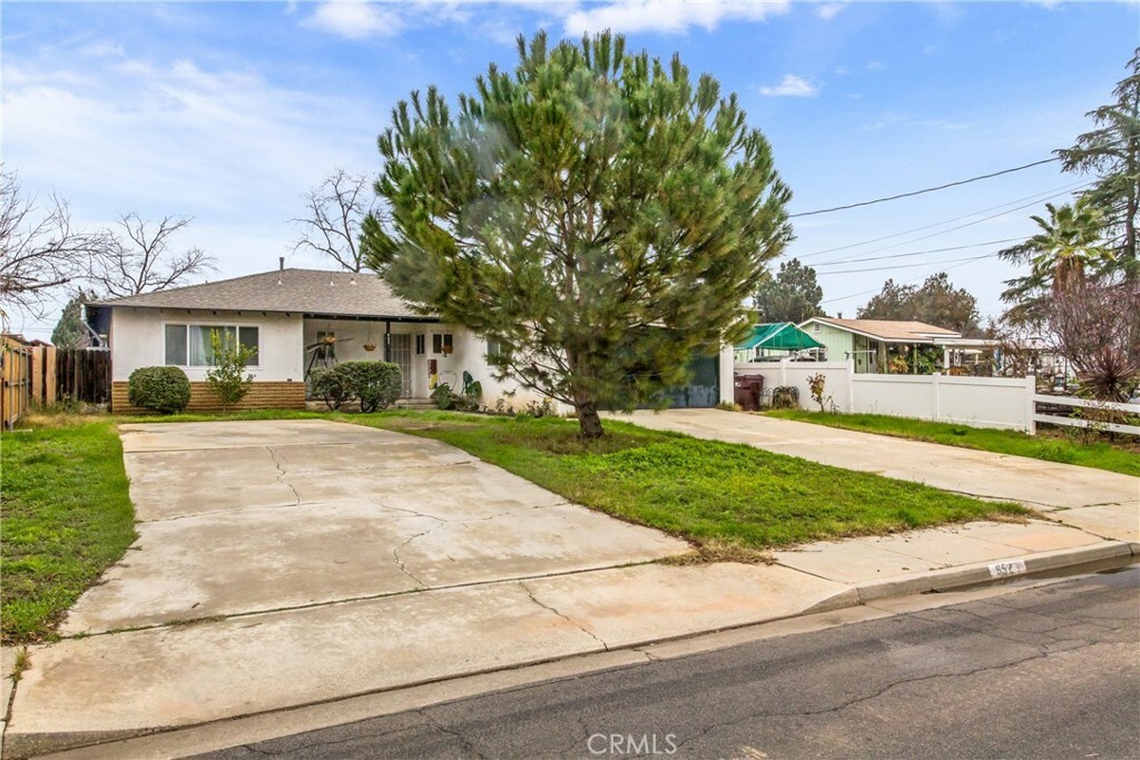 Property Photo:  952 Elm Avenue  CA 92223 