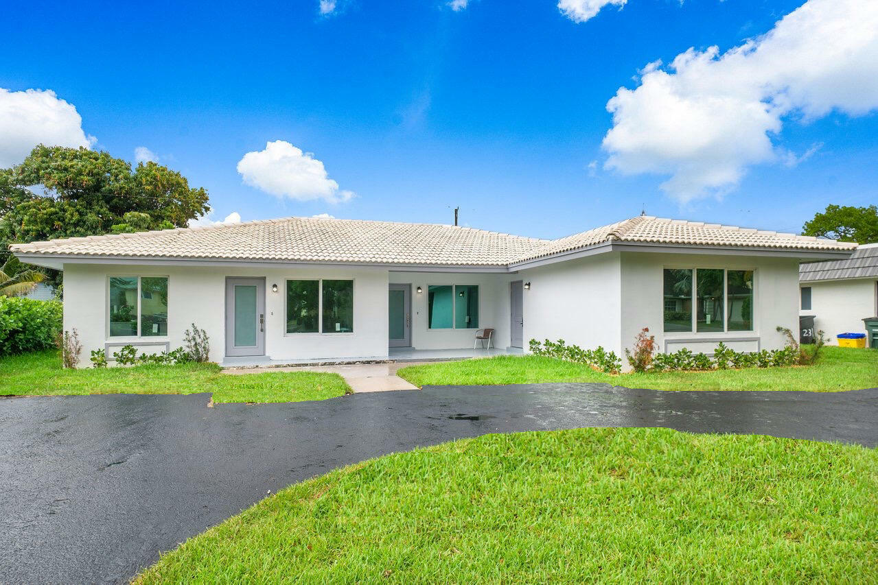 Property Photo:  245 SW 6th Street  FL 33432 