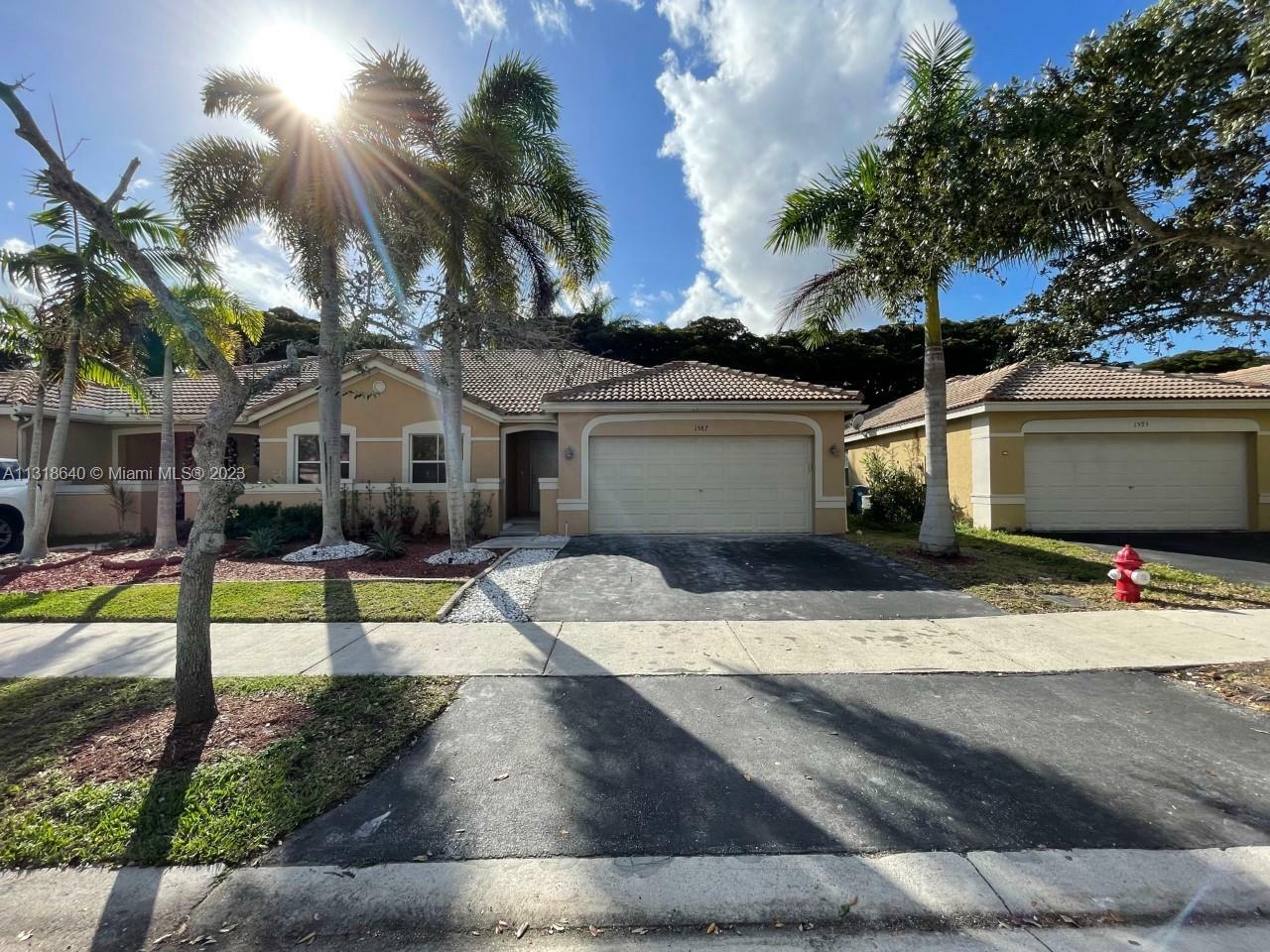 Property Photo:  1587 Zenith Wy  FL 33327 