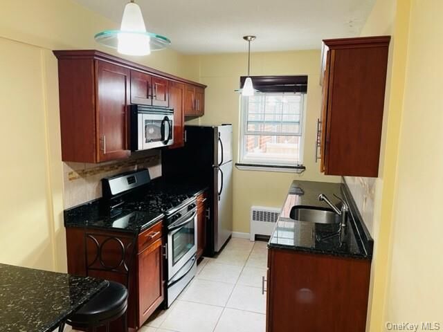 220 Pelham Road 2H  New Rochelle NY 10805 photo