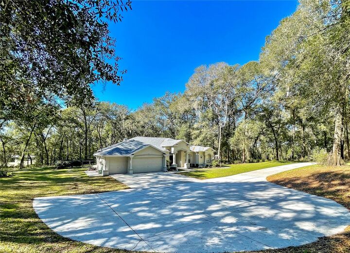 Property Photo: 37548 Sky Ridge Circle FL 33525