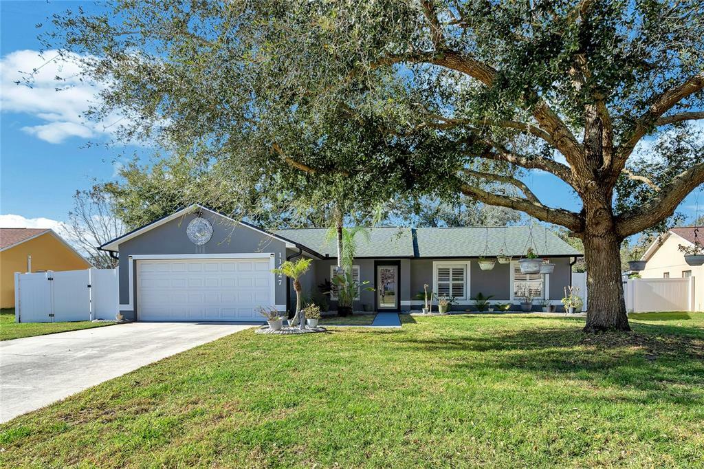 Property Photo:  11627 Foxglove Drive  FL 34711 