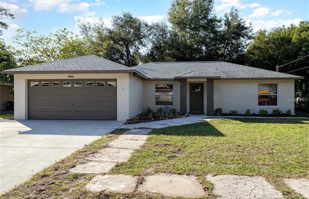 Property Photo: 909 Ida Street FL 34785