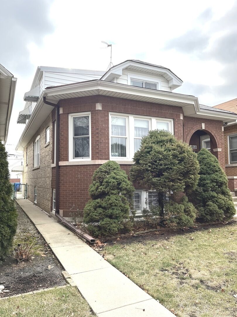 Property Photo: 6213 W Eddy Street IL 60634