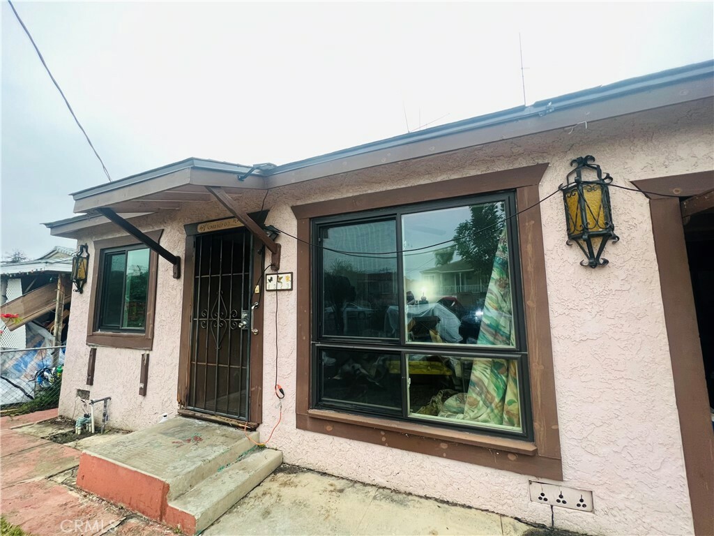 Property Photo:  1323 W R St,  CA 90744 