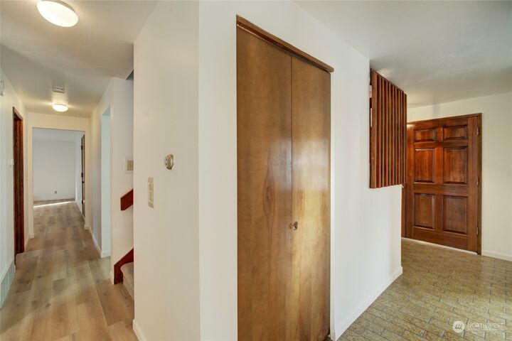 Property Photo:  18713 SE 43rd Street  WA 98027 