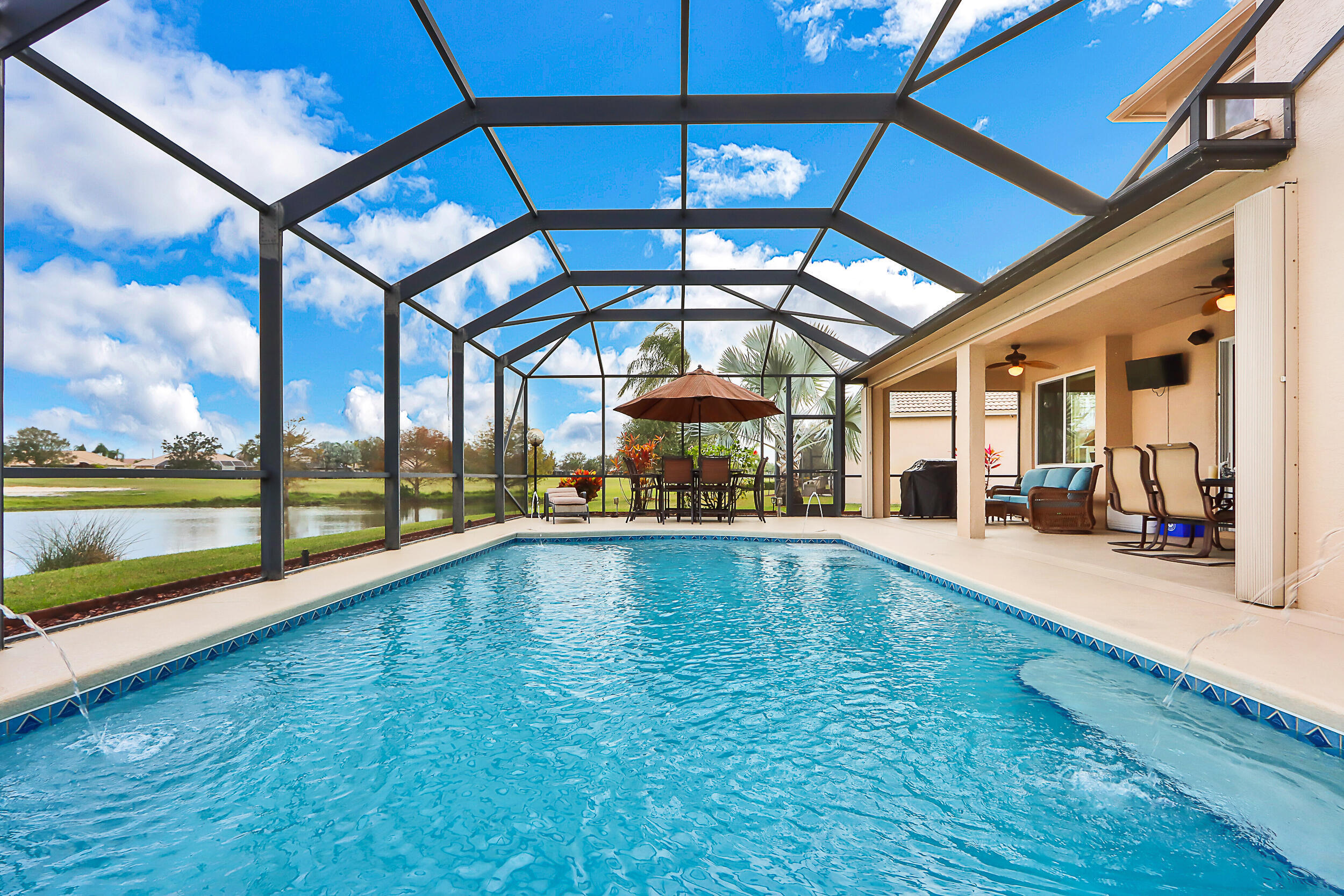 Property Photo:  608 NW Waverly Circle  FL 34983 
