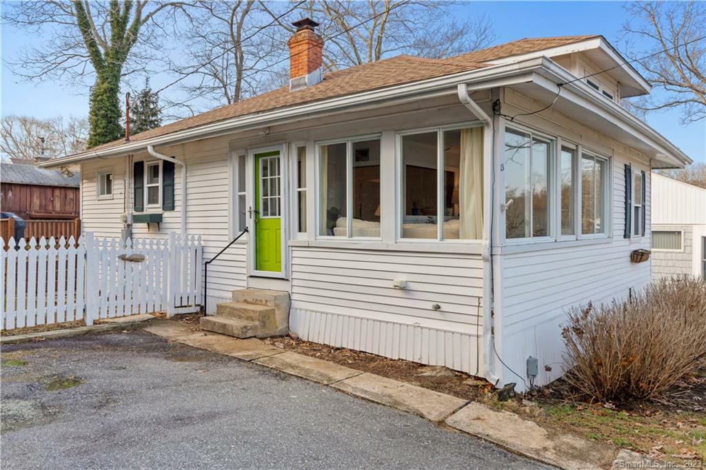 Property Photo:  15 Seaview Road  CT 06376 