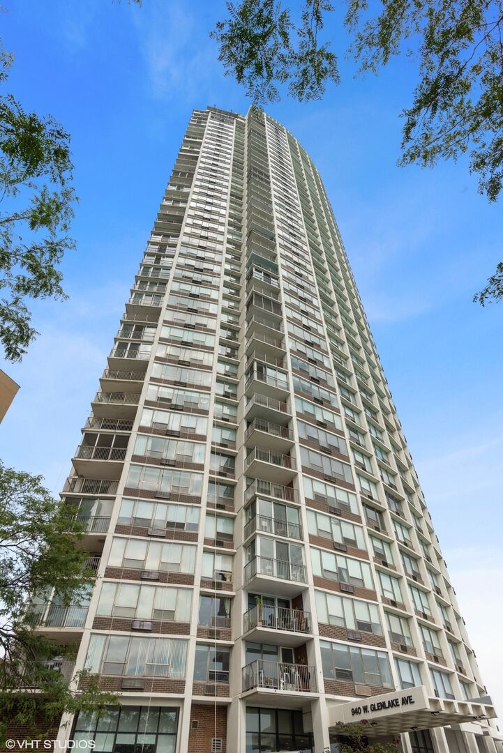 Property Photo: 6101 N Sheridan Road 27A IL 60660