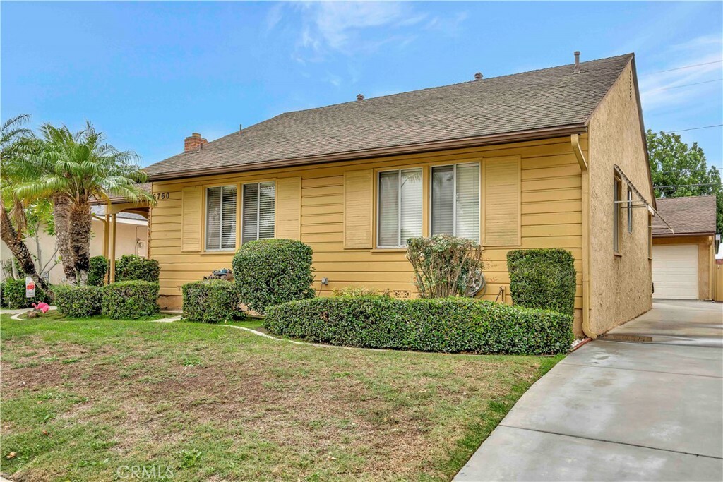 Property Photo: 6760 E Coralite Street CA 90808