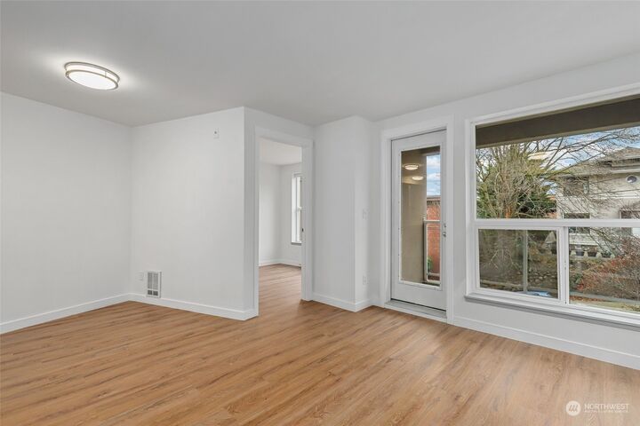 Property Photo: 530 Melrose Avenue E 306 WA 98102