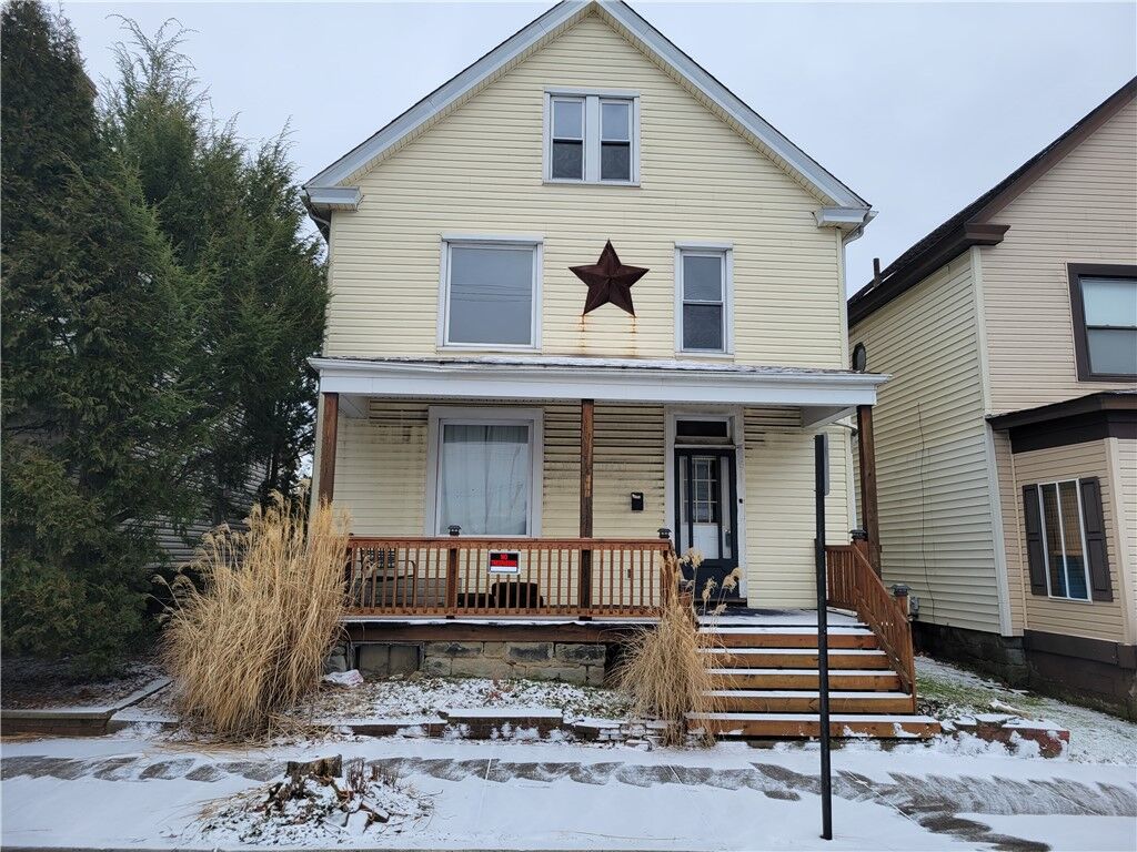 Property Photo:  203 Walnut St  PA 15650 