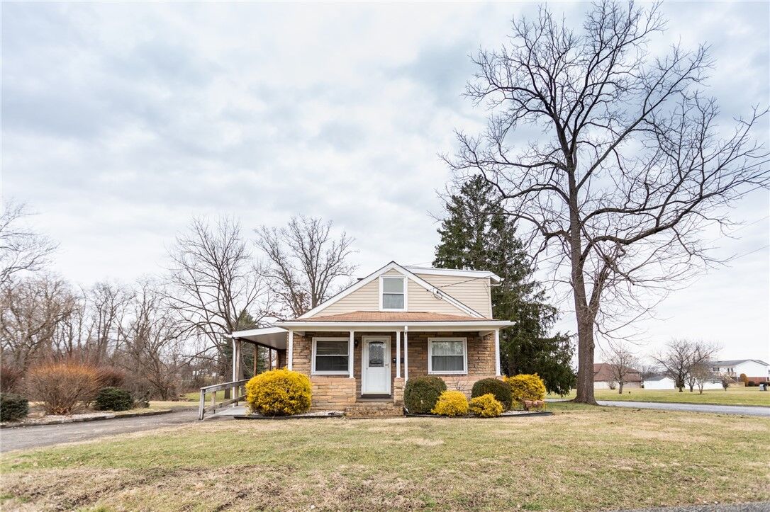 Property Photo:  1402 W Green  PA 15425 