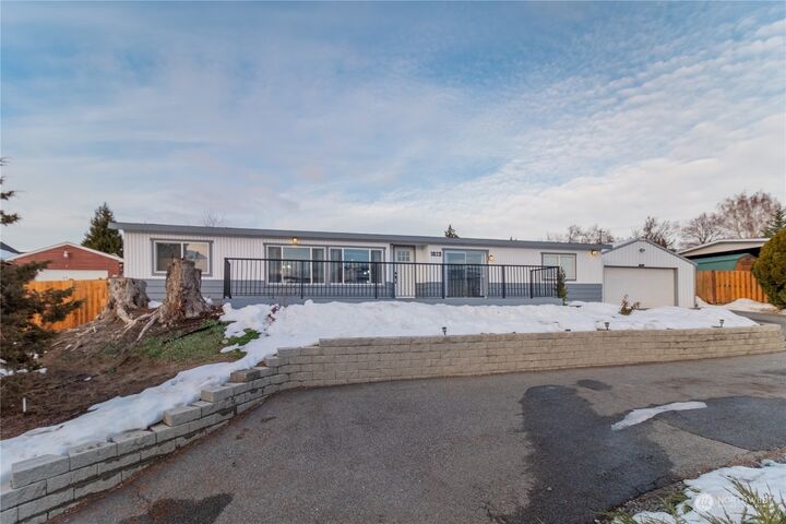 Property Photo:  1613 SE 8th Street  WA 98802 