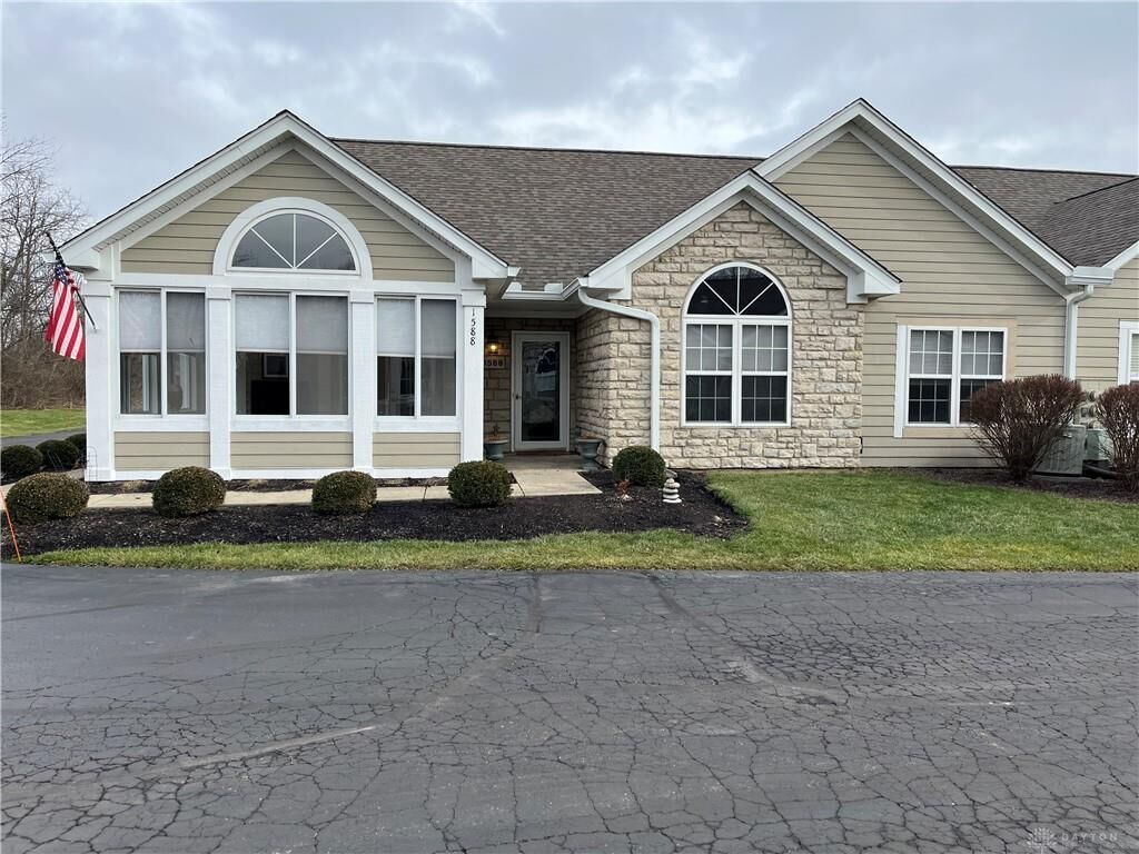 Property Photo: 1588 Turnberry Village Drive OH 45458