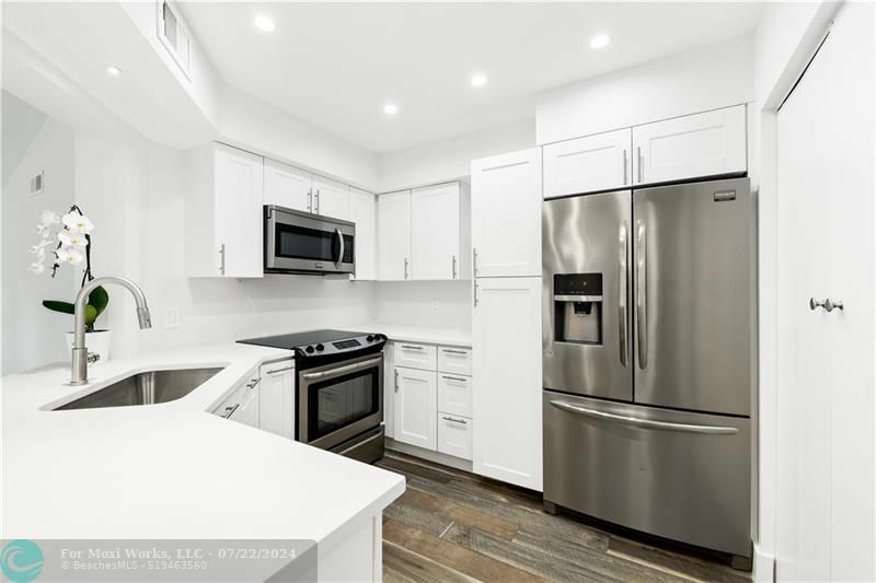 Property Photo: 2371 NW 33rd St 707 FL 33309