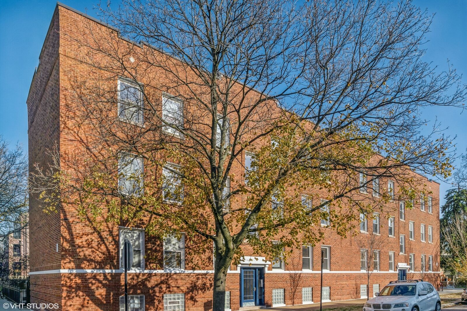Property Photo:  1750 W Rascher Avenue 2  IL 60640 