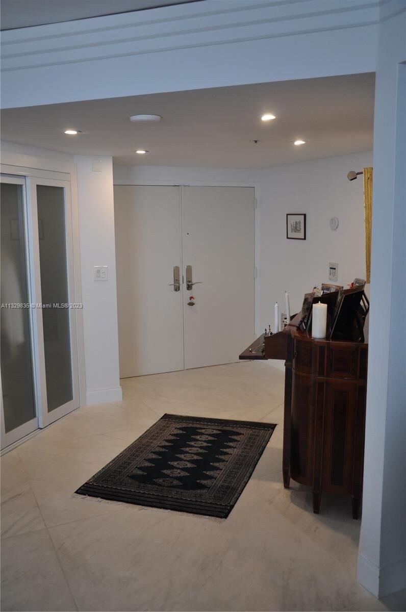 Property Photo:  1581 Brickell Ave 2001  FL 33129
