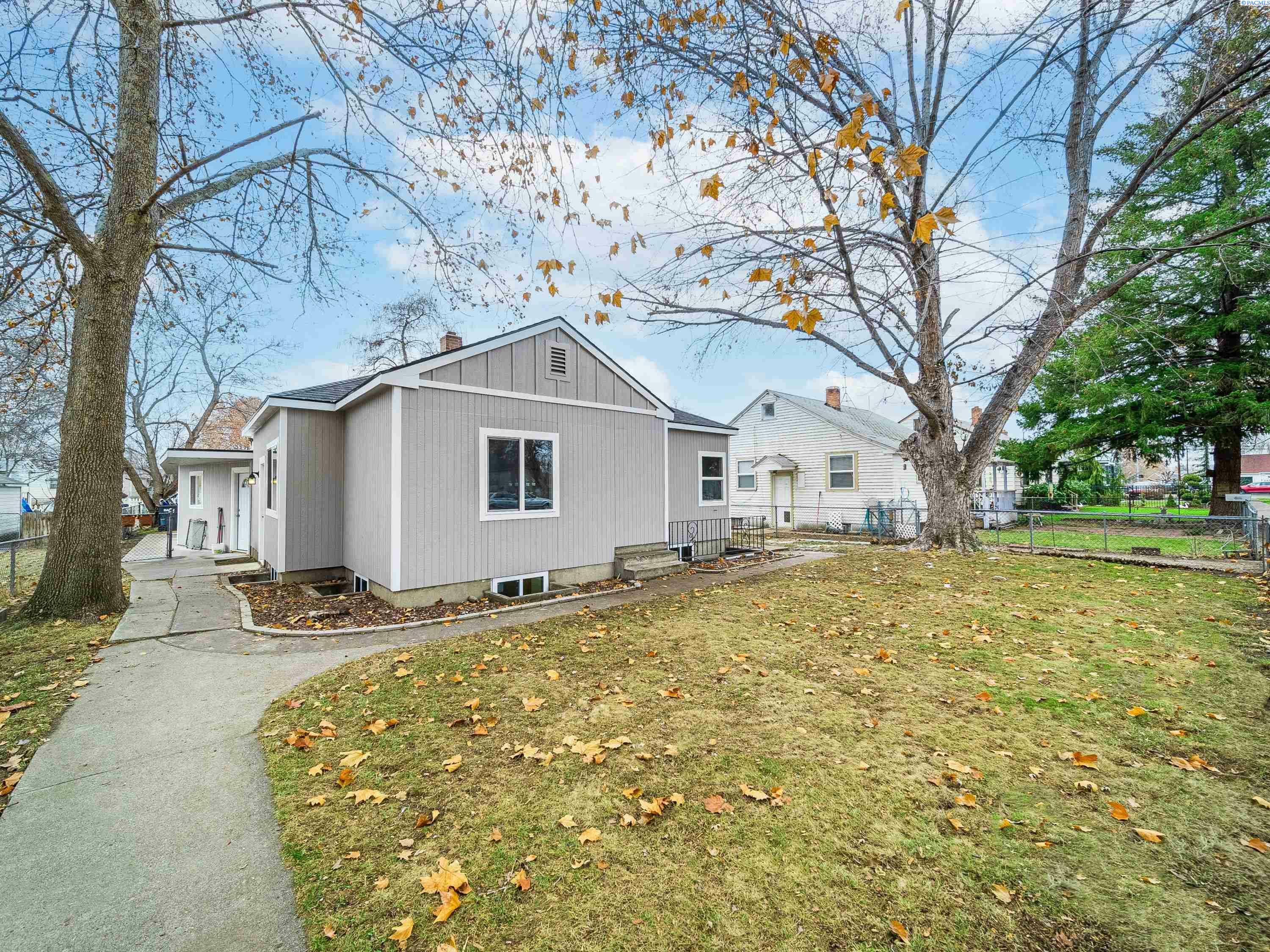 Property Photo:  524 N 9th Ave  WA 99301 