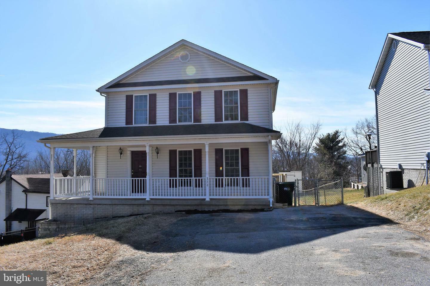 Property Photo:  134 E North Street  VA 22657 