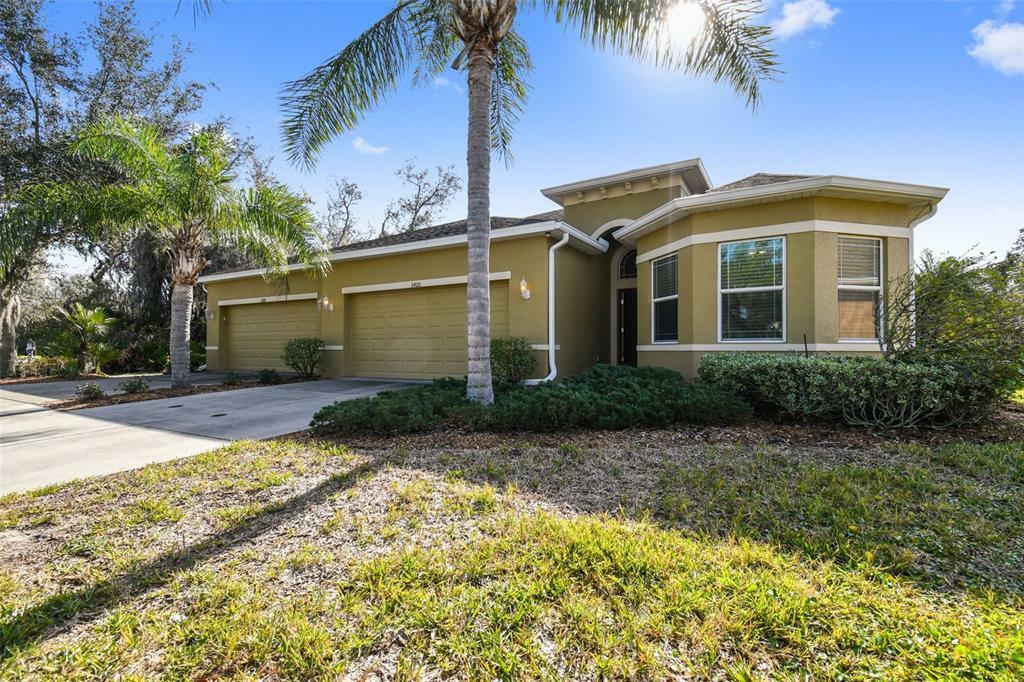 Property Photo: 2420 Nottingham Greens Drive 82 FL 33573