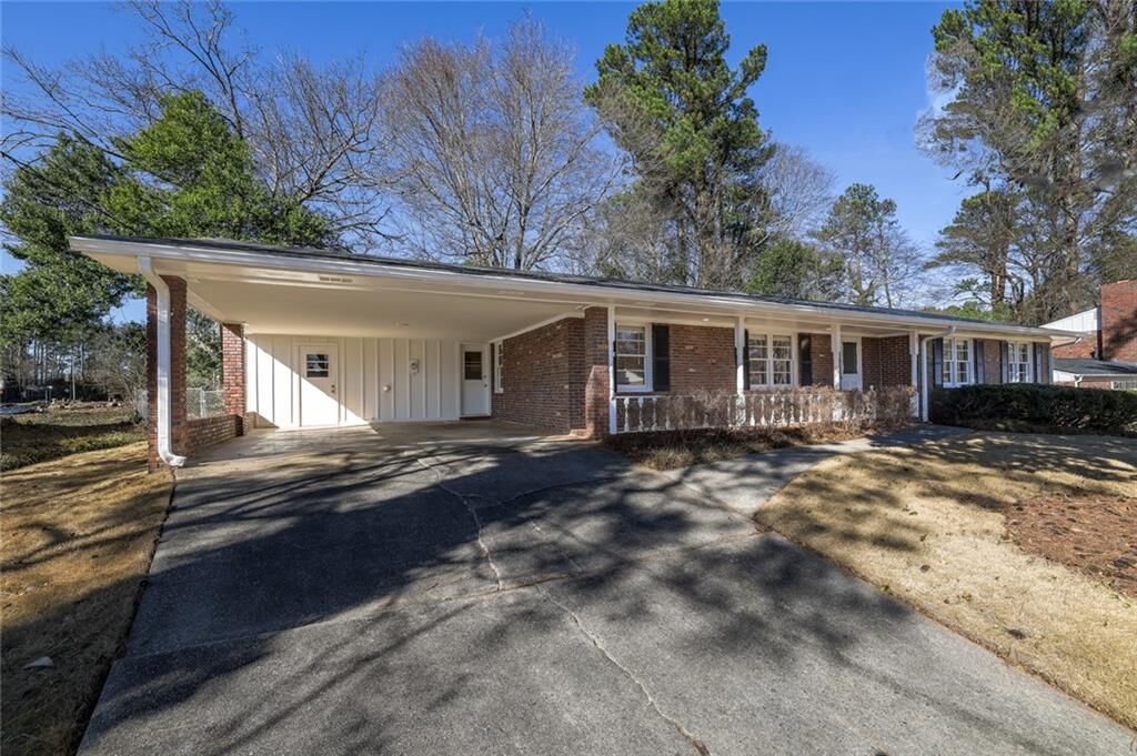 Property Photo: 1050 Tuxedo Drive GA 30075