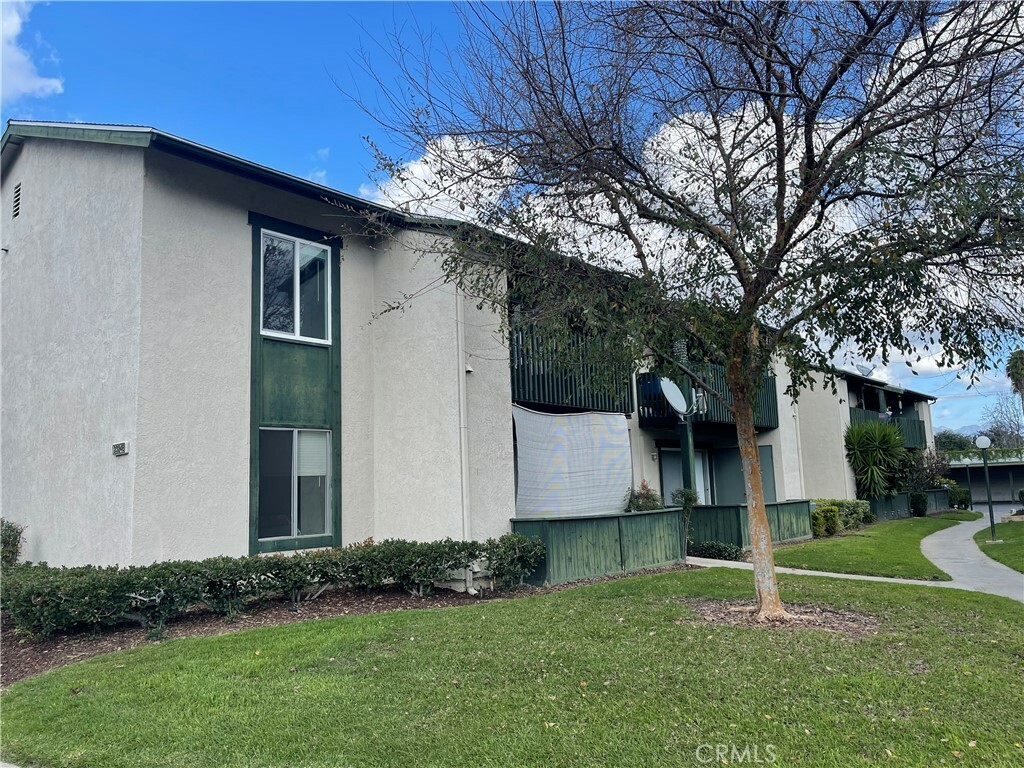 Property Photo:  23248 Orange Avenue 2  CA 92630 