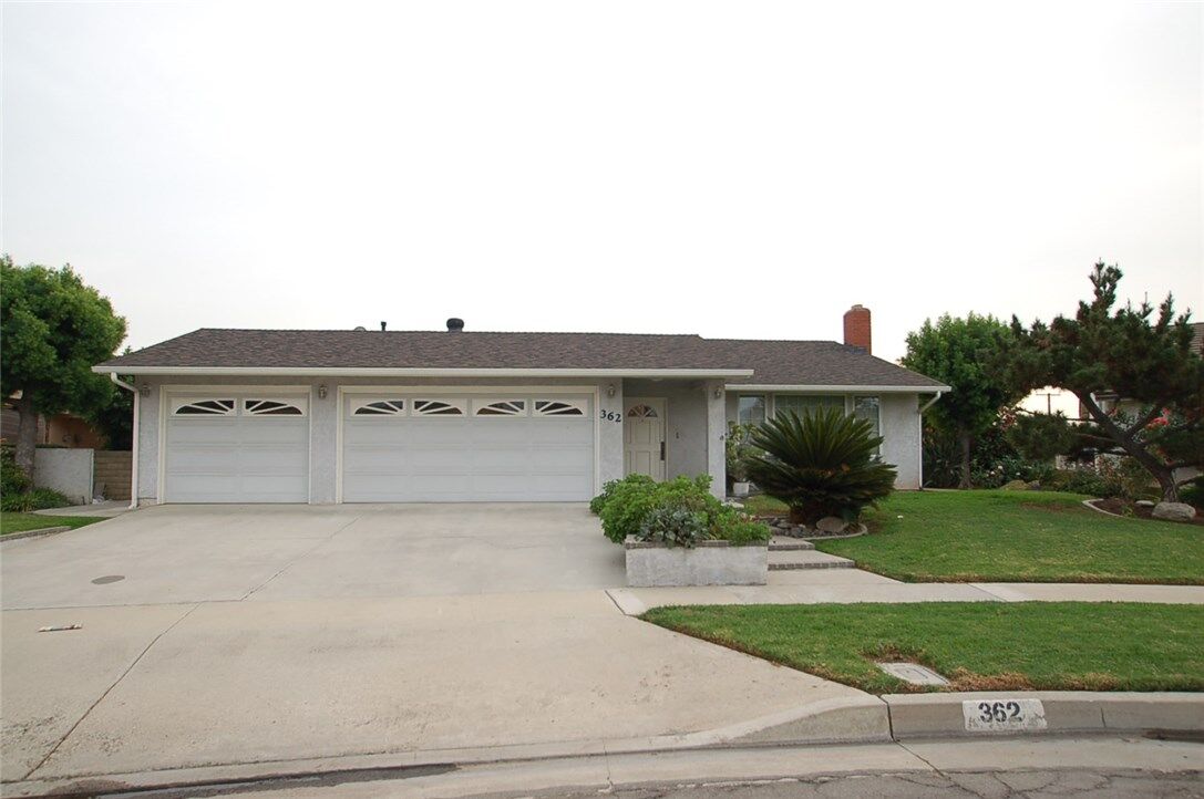 Property Photo:  362 W Glenwood Avenue  CA 92832 